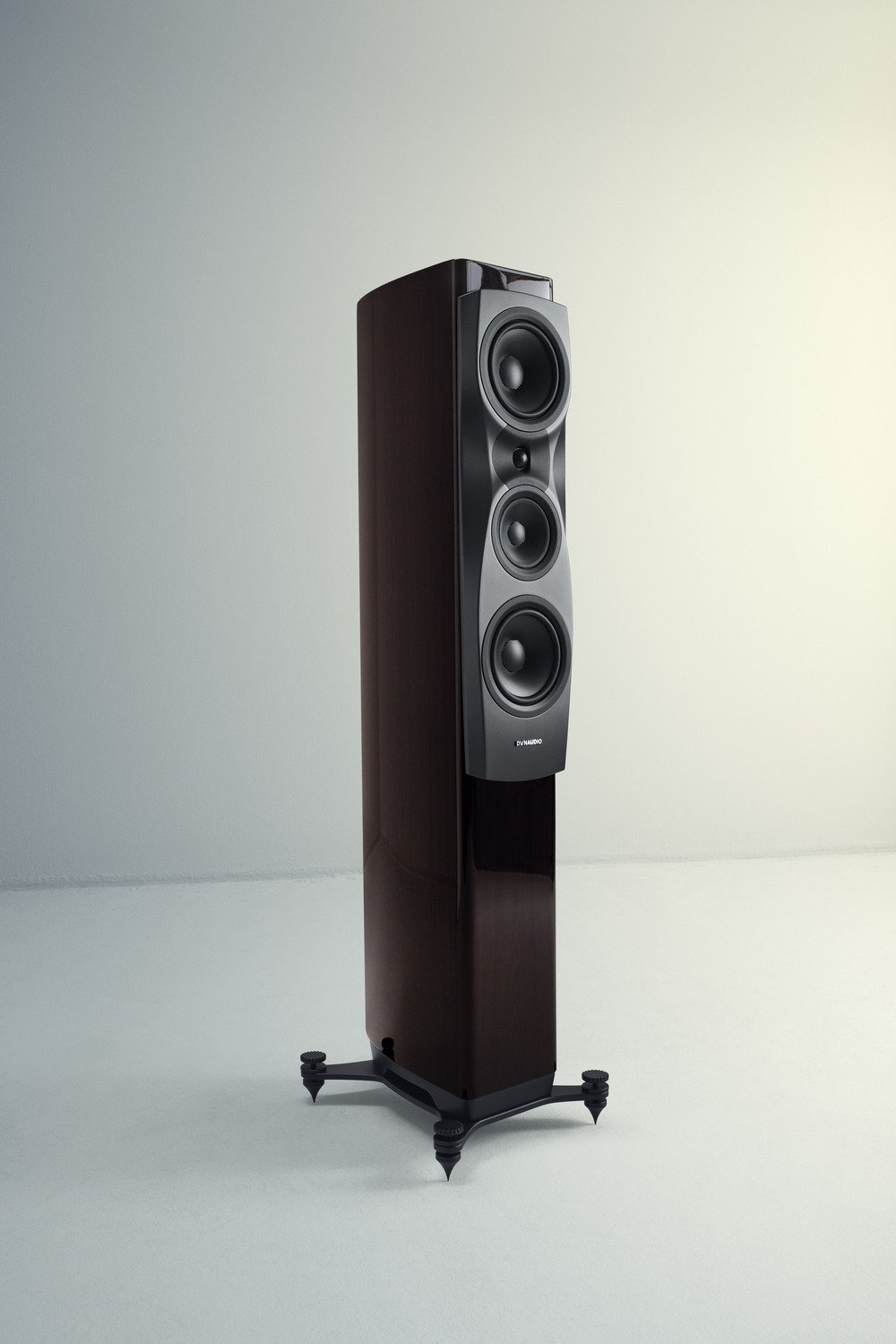 dynaudio_confidence_30___raven_high_gloss_01.jpg