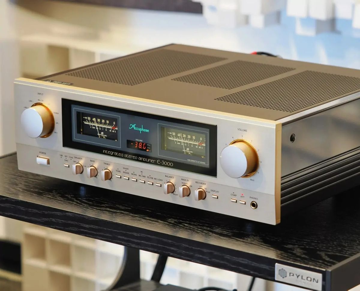 Accuphase E-3000